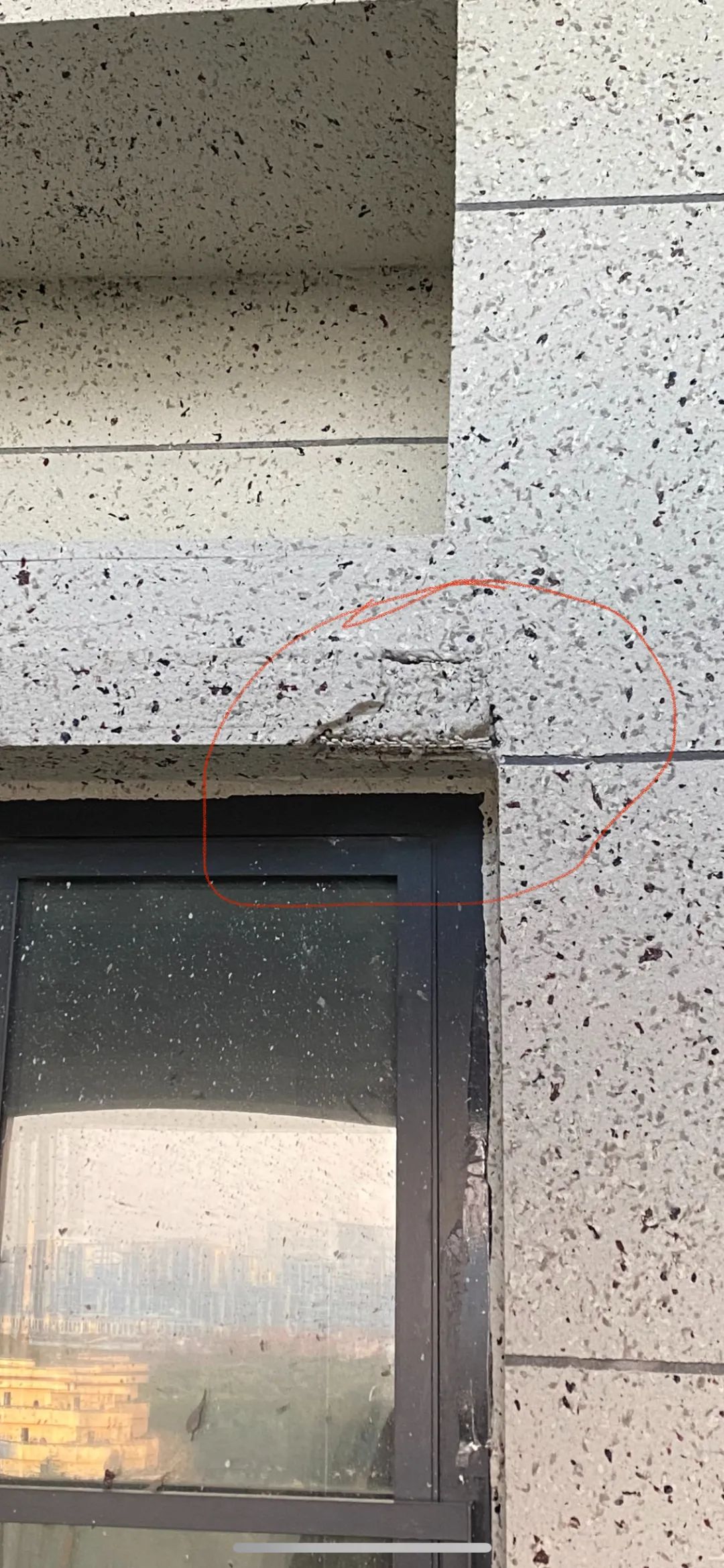 墙砖开裂图片分析(墙砖开裂图片分析怎么写)